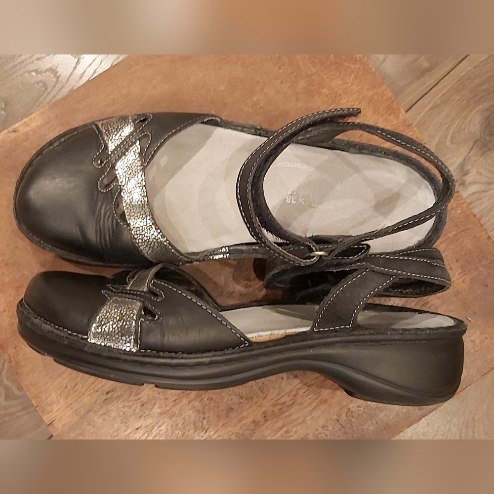 Naot Mary Jane flat sandals